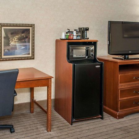 Quality Inn Каслтон Екстер'єр фото