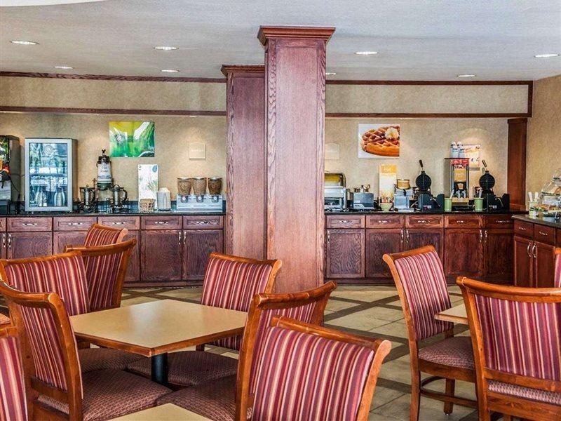 Quality Inn Каслтон Екстер'єр фото