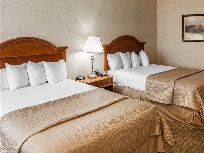 Quality Inn Каслтон Екстер'єр фото