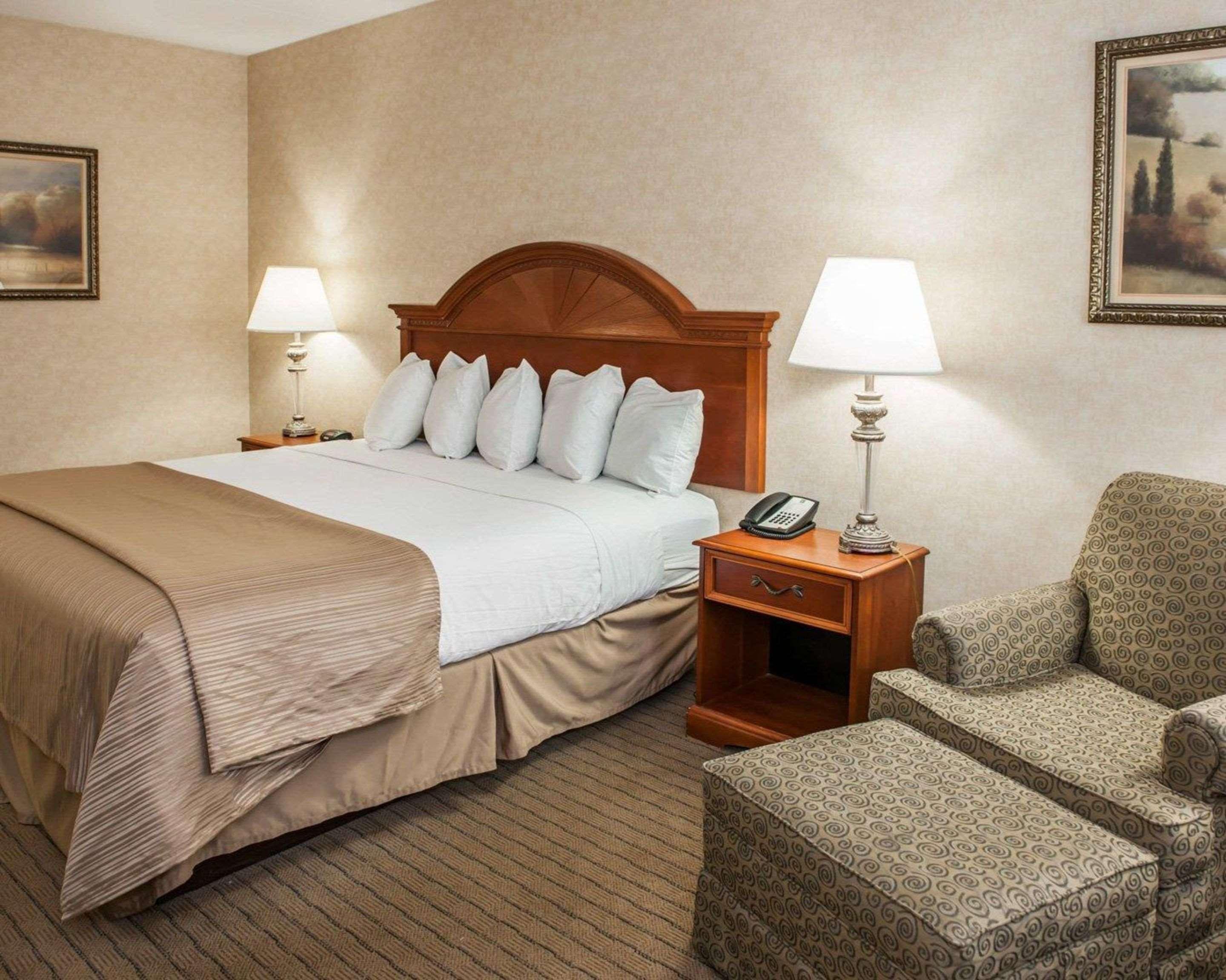 Quality Inn Каслтон Екстер'єр фото