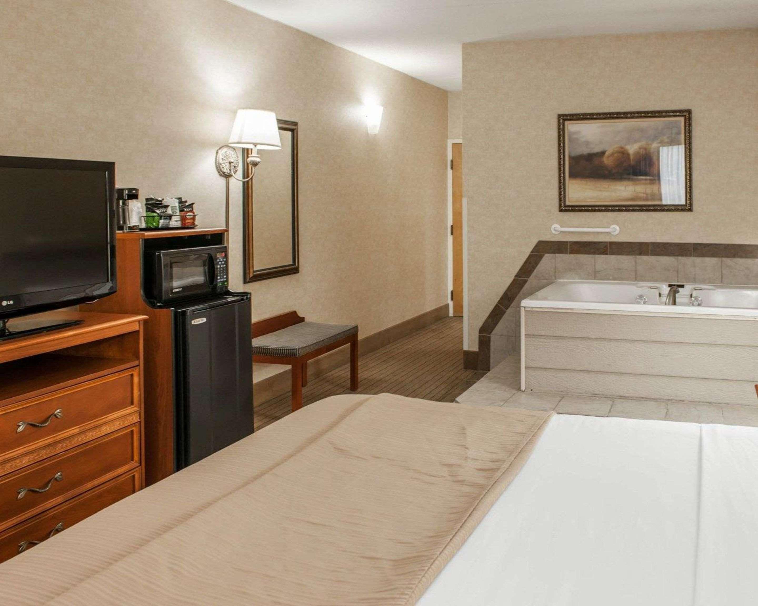 Quality Inn Каслтон Екстер'єр фото