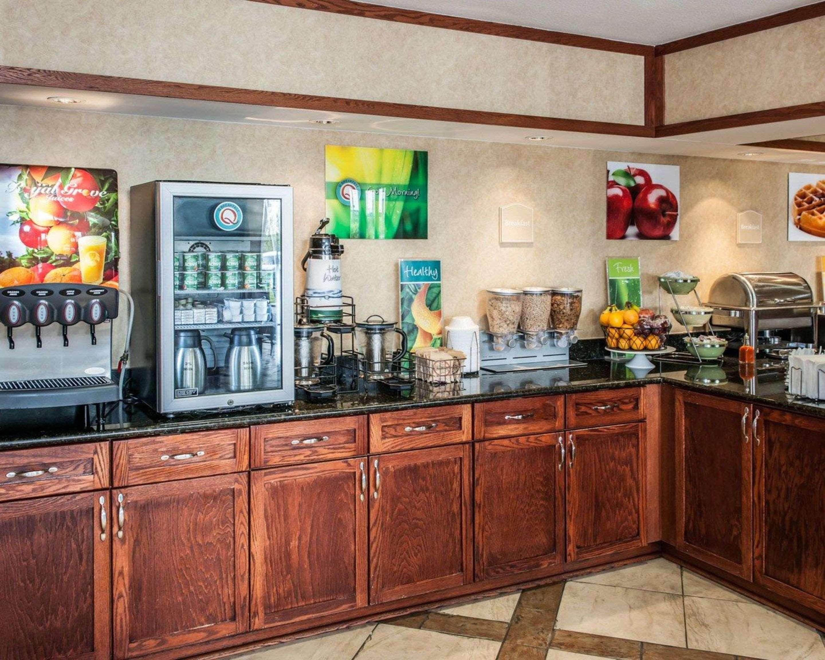 Quality Inn Каслтон Екстер'єр фото