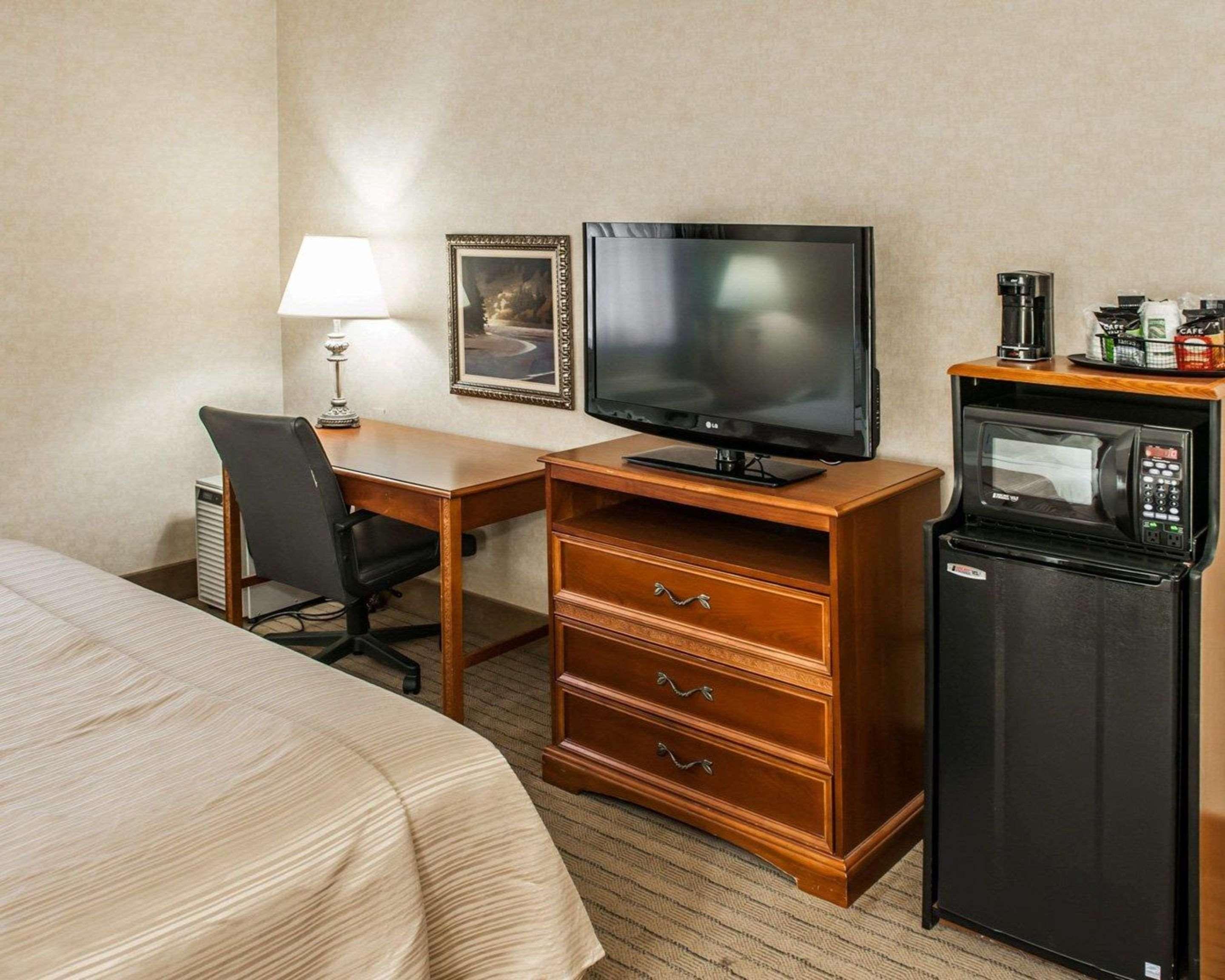 Quality Inn Каслтон Екстер'єр фото