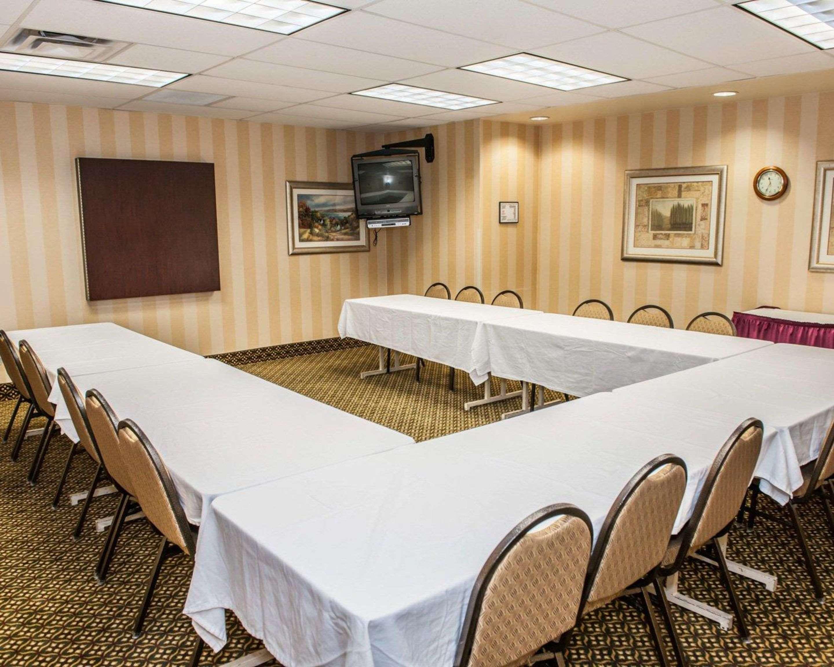 Quality Inn Каслтон Екстер'єр фото