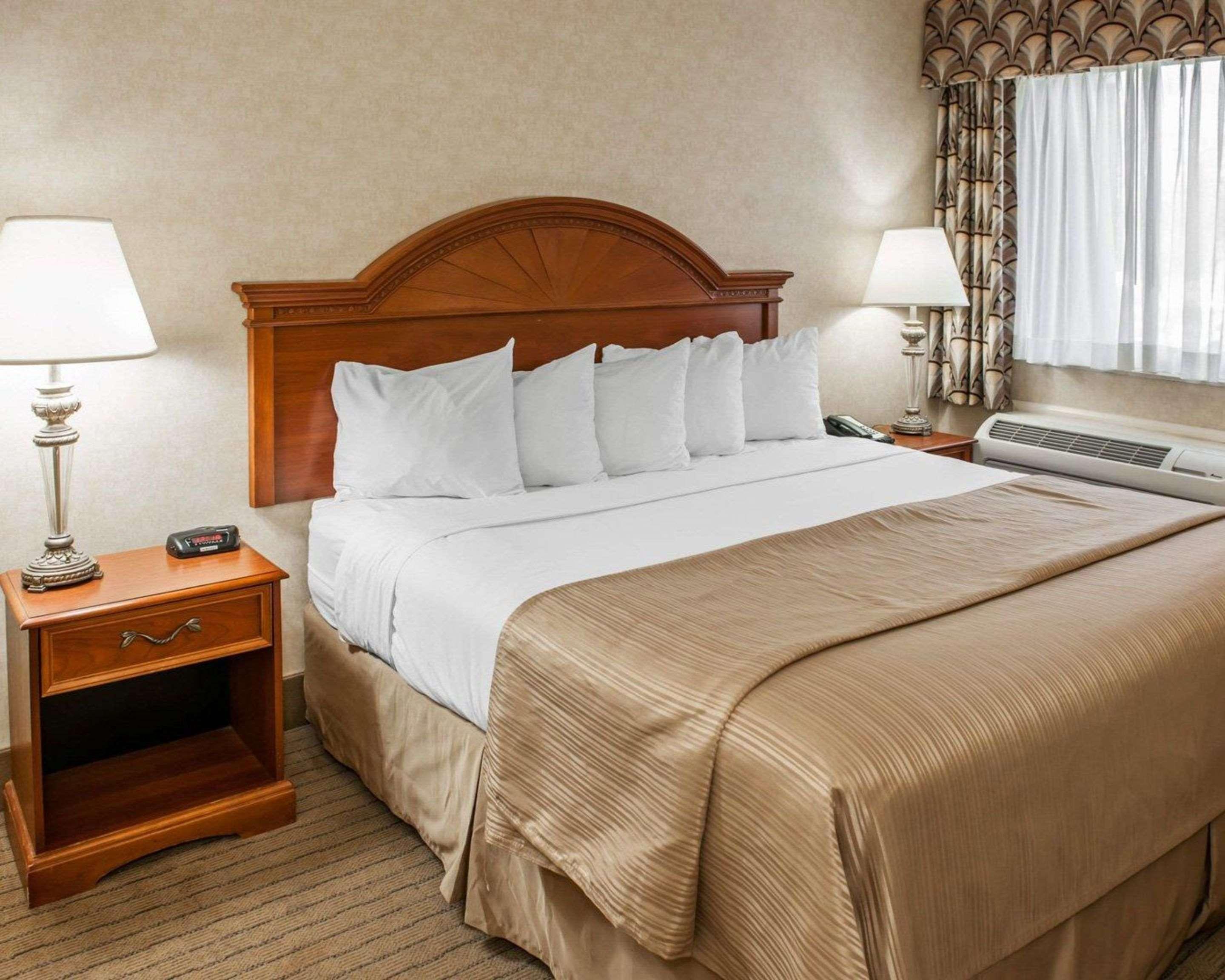Quality Inn Каслтон Екстер'єр фото