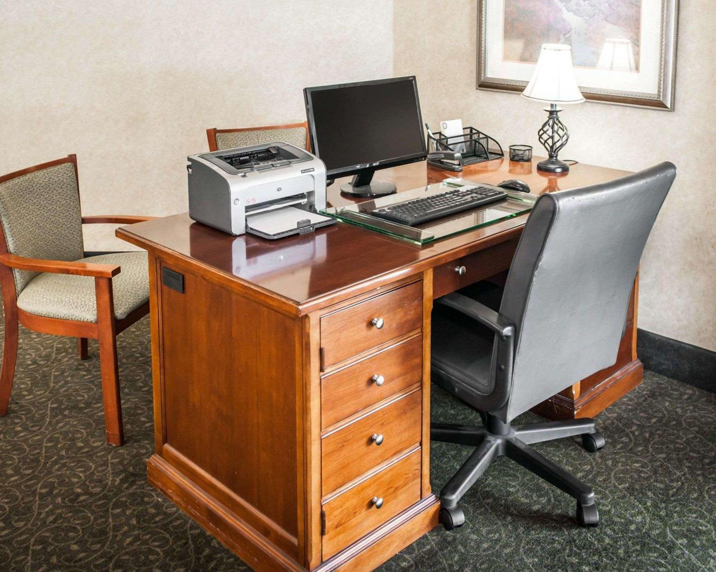 Quality Inn Каслтон Екстер'єр фото