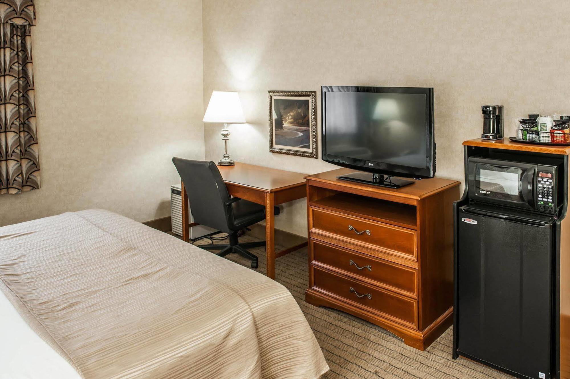 Quality Inn Каслтон Екстер'єр фото