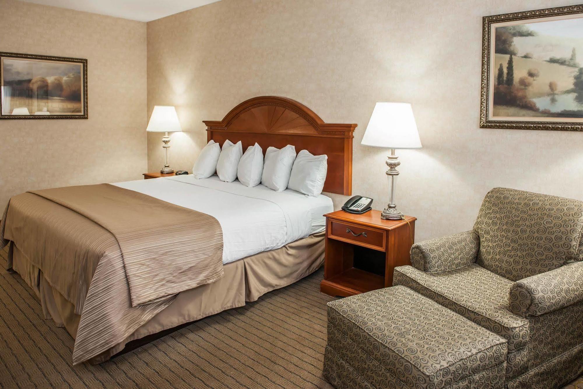 Quality Inn Каслтон Екстер'єр фото