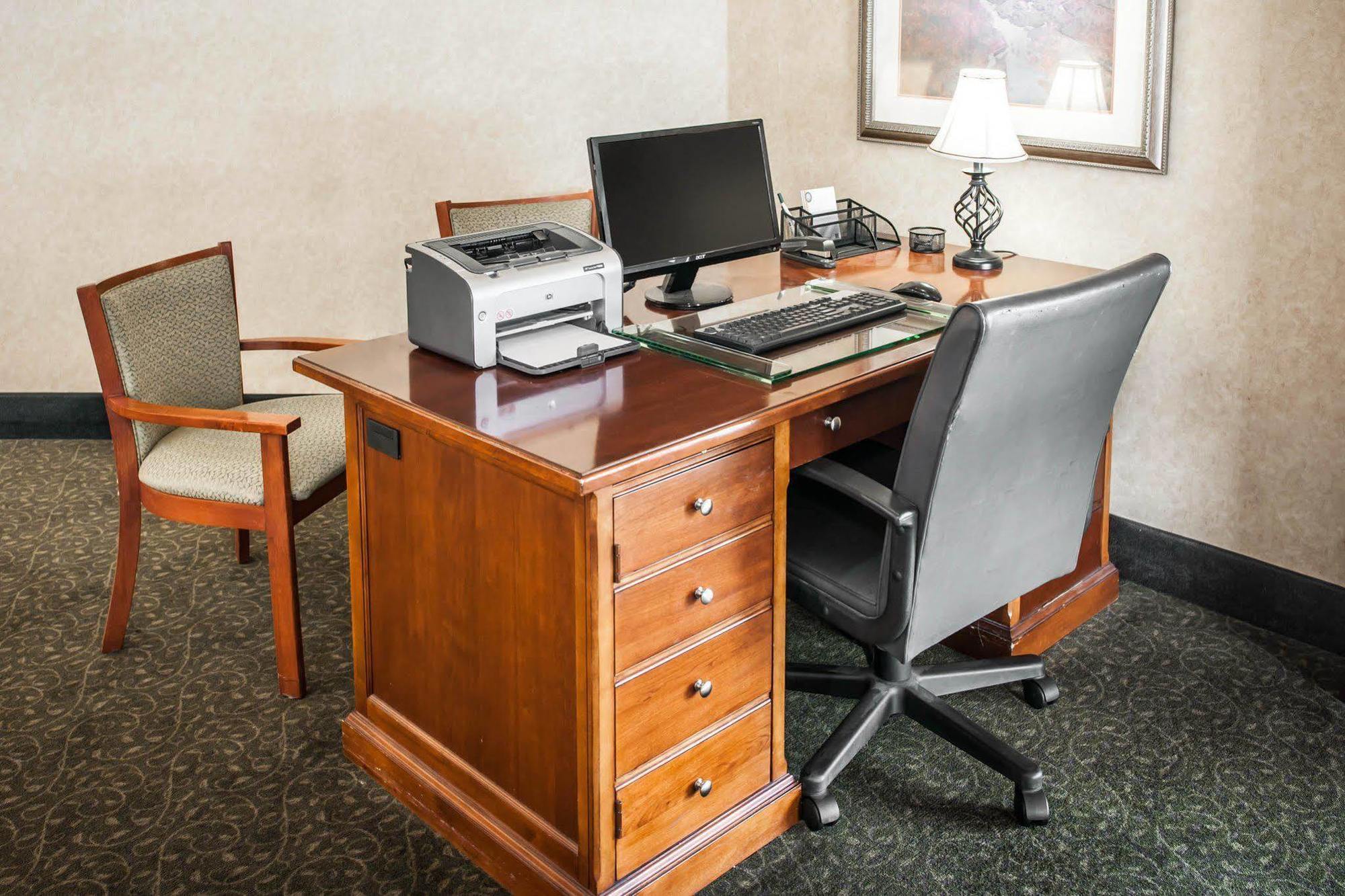 Quality Inn Каслтон Екстер'єр фото