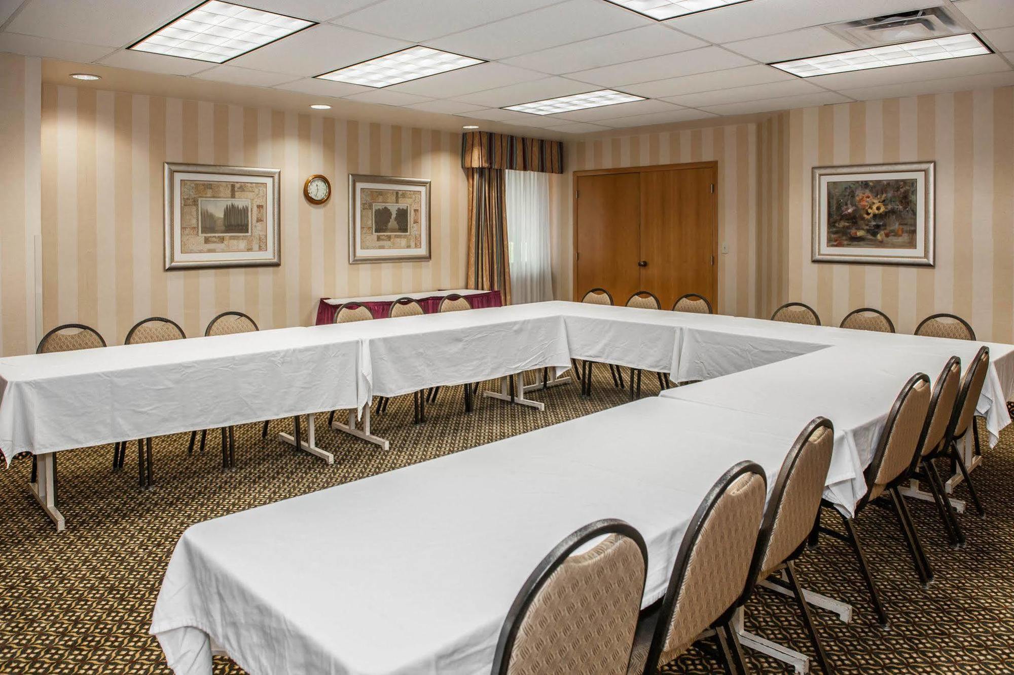 Quality Inn Каслтон Екстер'єр фото